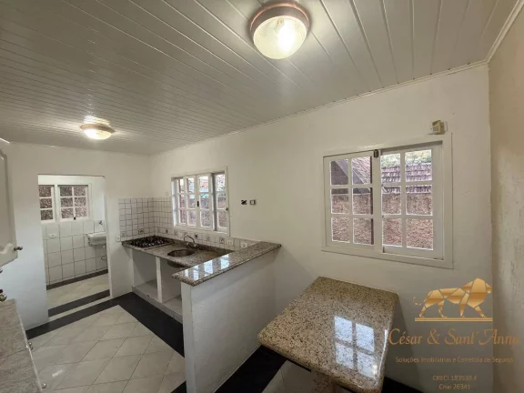 Imagem Casa disponível para locação com 03 dormitórios e vaga de garagem