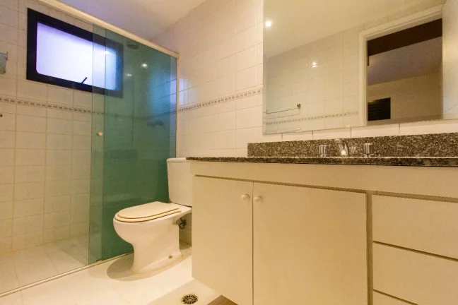 Imagem Venda de Apartamento de Alto Padrão na Vila Andrade, São Paulo-SP: 3 Quartos, 2 Suítes, 4 Banheiros, 2 Vagas, 121m².