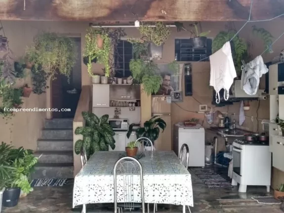 Imagem Sobrado para Venda em Limeira, Jardim Hortência, 4 dormitórios, 1 suíte, 1 banheiro, 2 vagas