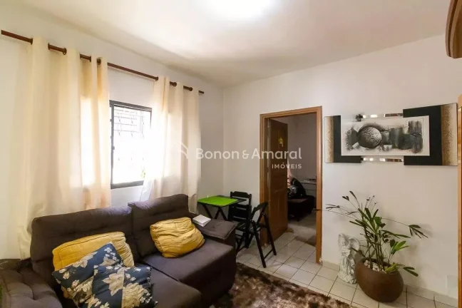 Imagem Apresentamos este imóvel amplo com 4 dormitórios e 2 banheiros, ideal para quem busca conforto e p...