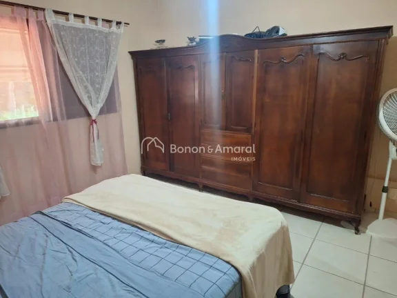 Imagem Belo sobrado em estilo colonial localizado em rua tranquila no Loteamento Caminhos de San Conrado. N...