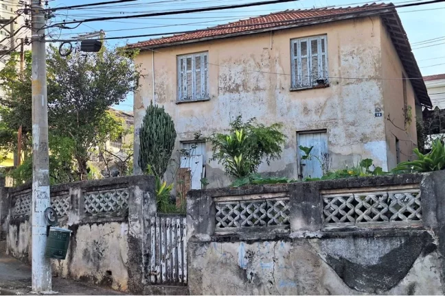 Imagem Terreno de Esquina com Excelente Localização – Perfeito para Investidores ou Projeto Residencial!