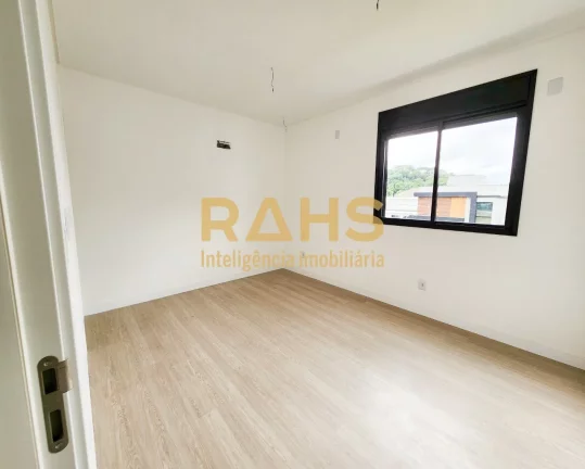 Imagem Maravilhoso Sobrado em Condomínio Fechado no bairro Vila Nova. Em um dos melhores condomínios resi...