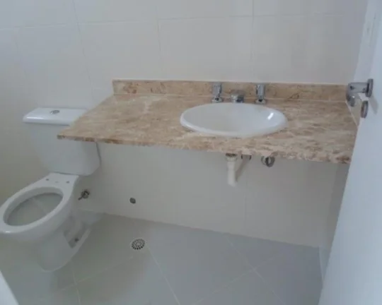 Imagem Apartamento à venda no Guarujá na Praia das Pitangueiras.