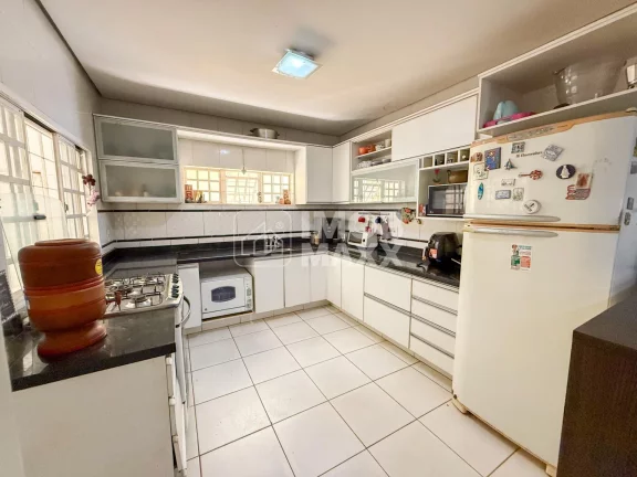 Imagem Casa à Venda na Asa Sul, Brasília, 4 Quartos, 150m², R$1.100.000