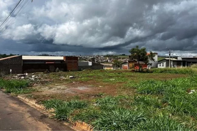 Imagem Terreno residencial para venda em Jardim Adelinha, 200m2
