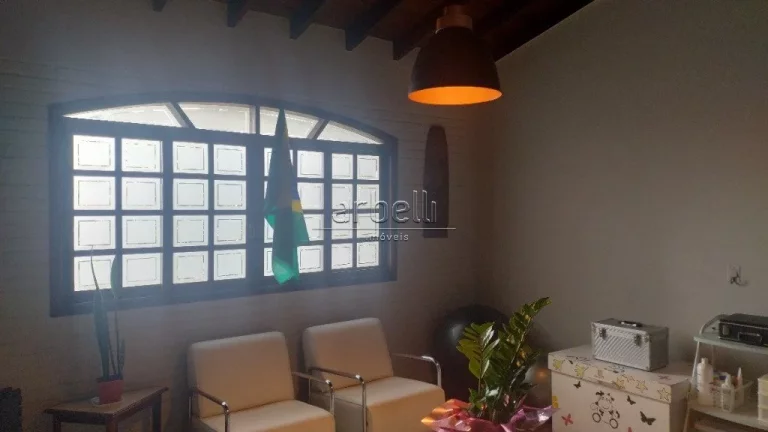 Imagem Explore este encantador sobrado em estilo colonial localizado no Butantã, com fácil acesso ao Metr...