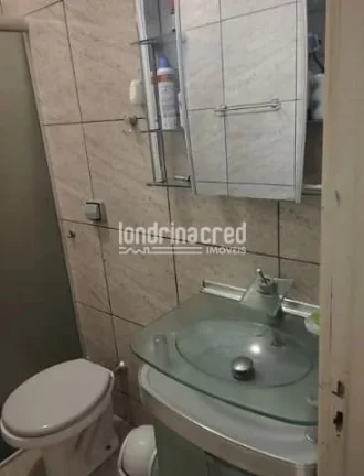 Imagem Casa no Jardim Planalto em Londrina com 2 quartos, sala em 2 ambientes, cozinha americana, escritório, churrasqueira e 5 vagas de garagem!