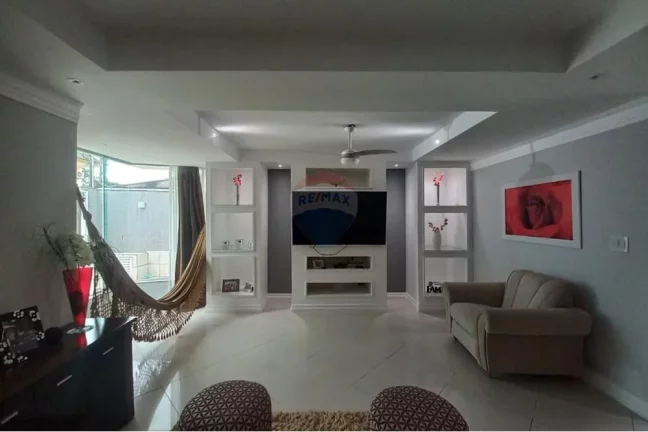 Imagem Casa com 3 quartos com 250m² a venda em Vila Valqueire - RIO DE JANEIRO