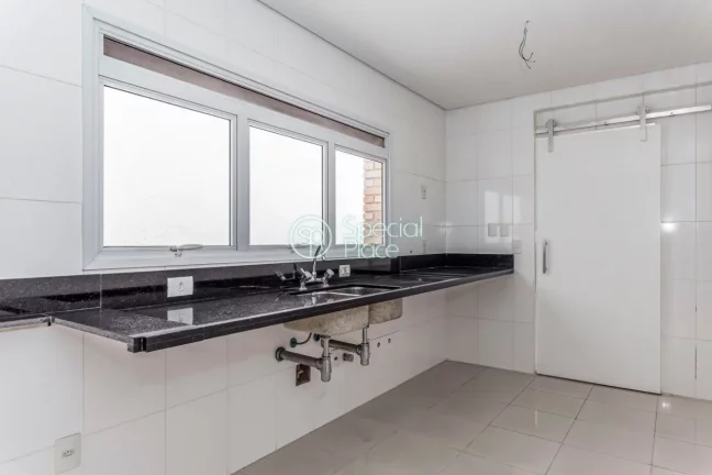 Imagem Simplesmente espetacular. Linda cobertura com 420m2, 4 dormitórios ( 4 suítes ) e 6 vagas na garag...