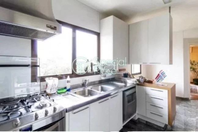 Imagem Localizado em Moema Índios, totalmente fora de rota, apartamento amplo. possui 172 metros, living c...
