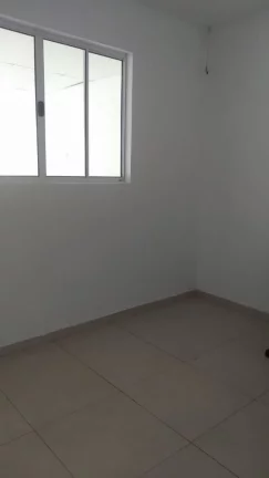 Imagem Barracão com excelente localização com portão de aço, escritório com escada, 2 sanitários, co...