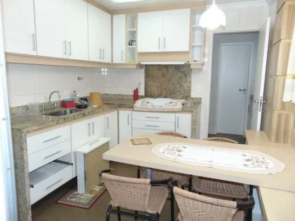 Imagem Pitangueiras,Local Nobre,70 M do Mar,1 por Andar,140 M² Úteis,Garagem,Churrasqueira,Totalmente Reformado,Top de Linha,Lindo!!!