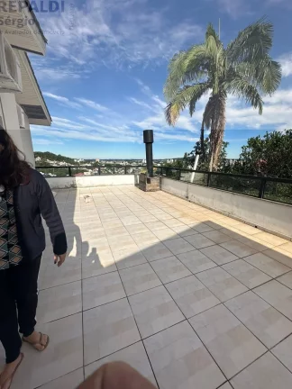 Imagem Imperdível Casa à venda em Criciúma-SC, Bairro Mina Brasil: 4 quartos, 1 suíte, 3 salas, 4 banheiros, 3 vagas, 220m2!