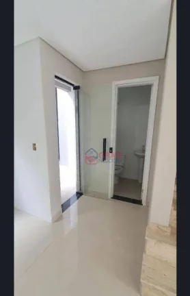 Imagem Sobrado à venda em Curitiba no Sitio Cercado - 3 Quartos (Suíte), Garagem 2 Carros - 89m