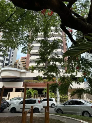 A 5ª Avenida Imóveis selecionou esse charmoso apartamento de 2/4 + dependências, atualmente revertido gabinete, podendo ser 3 Suites totais, 02 vagas