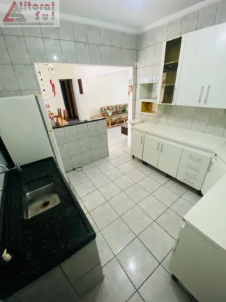 Imagem Casa para locação em Praia Grande-SP, no bairro Tupi: 3 quartos, 1 suíte, 1 sala, 2 banheiros, 4 vagas de garagem, 250m².