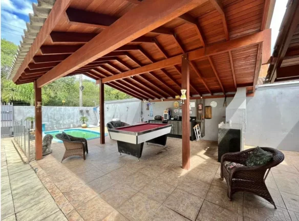 Imagem Casa de 4 quartos com piscina aquecida em Excelente Localização de Campo Bom.