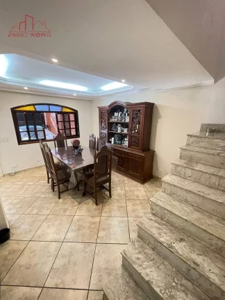 Imagem Casa 200m² - 4 Dorm - 1 Suíte - 2 Vagas