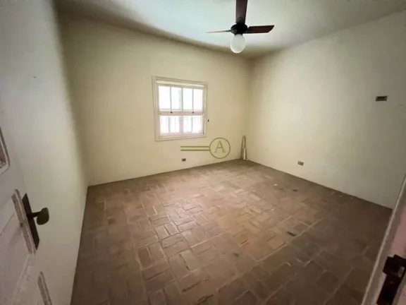Imagem Casa térrea com terreno de 1.100m² para reforma ou demolição e construção