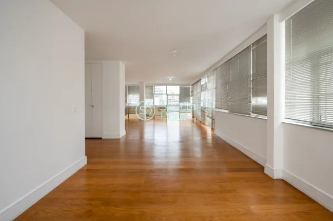 Imagem Ótimo Custo/Benefício em Higienópolis - 240m² de área útil - Ambientes amplos - Living para tr...