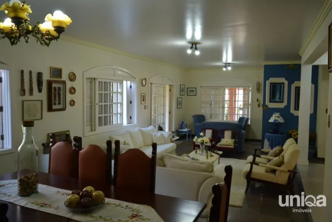 Imagem Sobrado com 04 dormitórios sendo 01 suite com closed e hidromassagem.