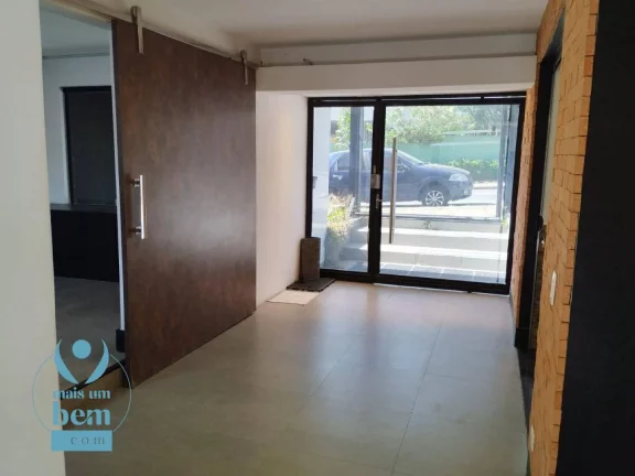 Imagem Sobrado semimobiliado para uso comercial com 150 m² à venda por R$ 749.000 - Mercês - Curitiba/PR