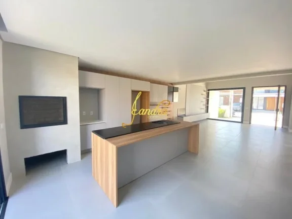 Imagem Casa térrea com 04 suítes, 155m² de área construída com mobília fixa