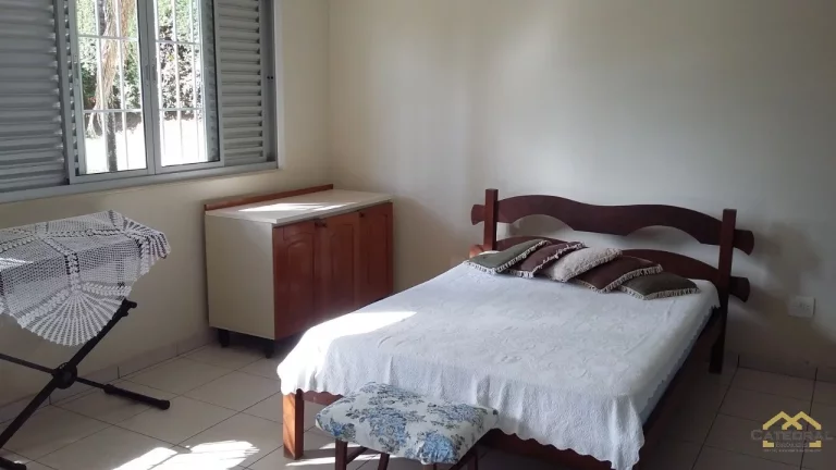 Imagem Belíssima Chácara Térrea à venda no Vale Azul