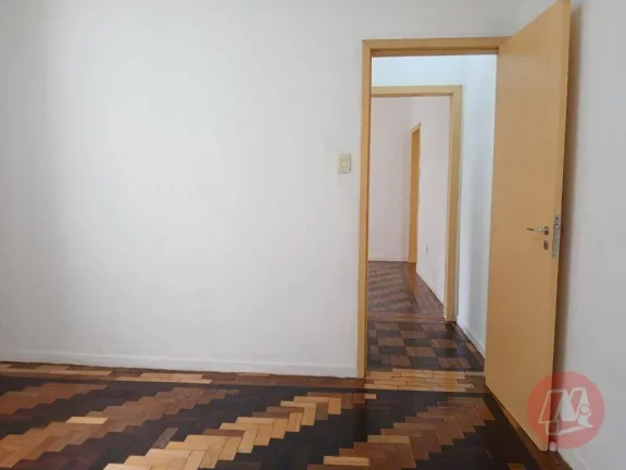 Imagem Próximo ao Hospital de Clinicas, térreo com 3 áreas.