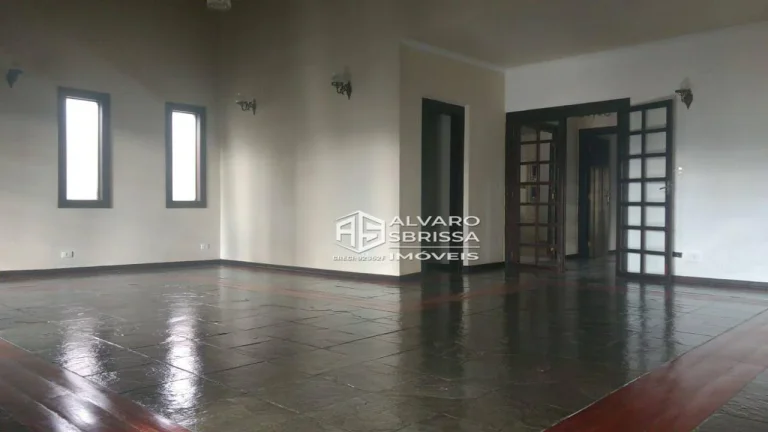 Imagem Casa estilo colonial, possui 3 suítes com ar condicionado e armários. Condomínio Portella Itu SP