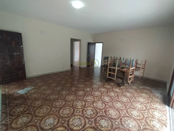 Imagem Casa 3 dorms, piscina a 300m da praia à venda em Peruíbe