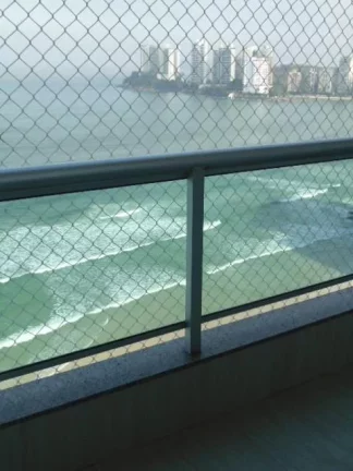 Imagem Frente ao Mar, Lindo e Confortável Apartamento na Praia de Pitangueiras, Vista ao Mar, Lazer no Prédio.