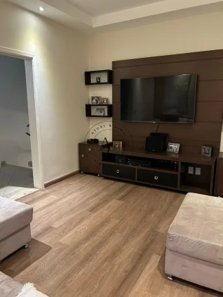 Imagem Casa Ampla em Condomínio de Alto Padrão em Valinhos com 3 Suítes e Sala de Cinema Exclusiva!