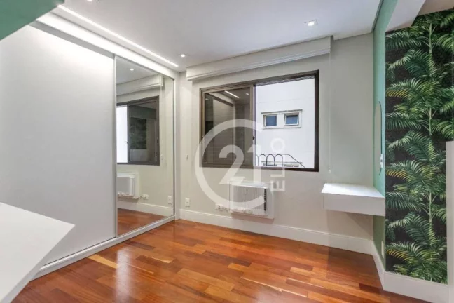 Imagem Apartamento com 3 suítes totalmente reformado na melhor rua do Campo Belo