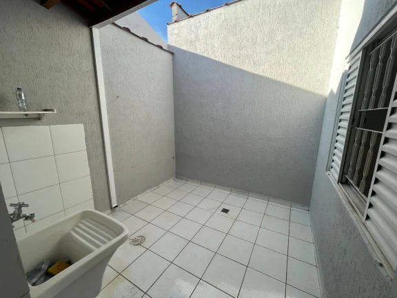 Imagem Linda casa de esquina no Jd. São Miguel