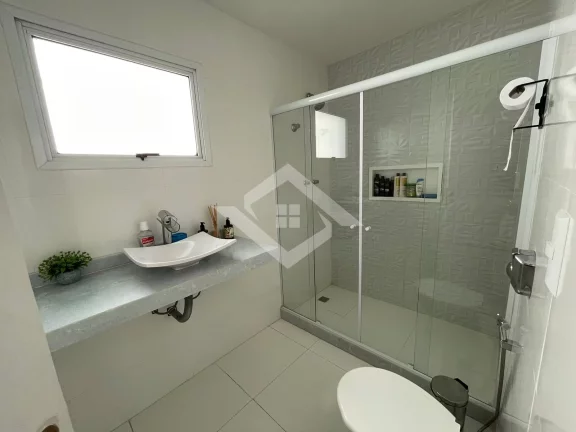 Imagem Casa Dúplex em Condomínio Fechado: Conforto e Segurança