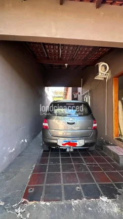Imagem Casa à Venda no Jardim Carlota em Londrina com 247m² de Área Útil, 3 Quartos sendo 1 Suíte, Edícula Completa e 2 Vagas de Garagem