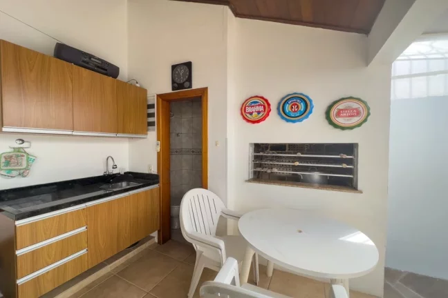 Imagem Casa à venda em Porto Alegre, Petrópolis, com 3 quartos, 85,7m2