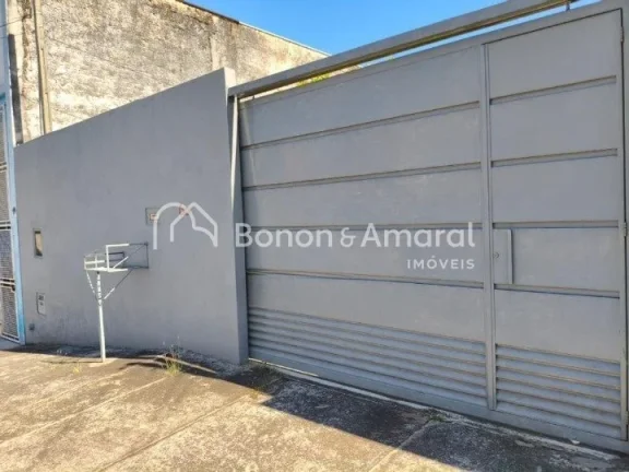 Imagem O imóvel dispõe de 2 dormitórios, sendo o quarto do casal com painel instalado, e o segundo dormi...