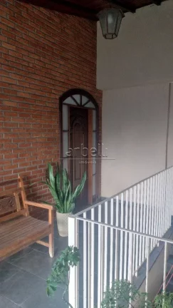 Imagem Explore este encantador sobrado em estilo colonial localizado no Butantã, com fácil acesso ao Metr...