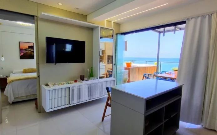 Imagem A 5ª Avenida Imóveis selecionou este charmoso apartamento revertido para 2/4 c/ Terraço, jacuzzi vista deslumbrante para o mar da Barra e do Carnaval: