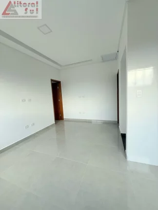 Imagem Casa em Condomínio à venda em Praia Grande-SP, bairro Melvi, 2 quartos, 1 sala, 1 vaga, 55,00 m². Confira!