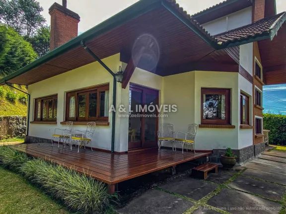 Imagem Casa à Venda em Campos do Jordão - 3 Dorm | 3.200 m² | Casa de Caseiro
