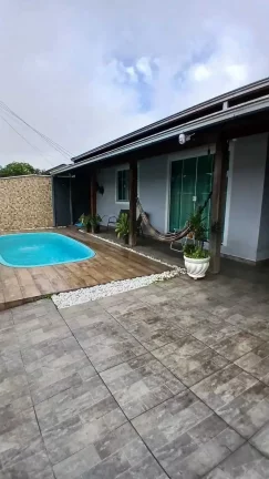 Imagem Casa com 3 dormitórios sendo 1 suíte e 2 vagas de garagem na Adhemar Garcia em Joinville/SC