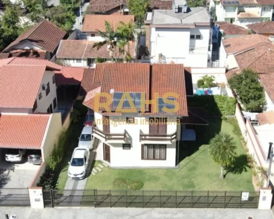 Imagem Linda e ampla residência em uma região tranquila do bairro América. Sobrado de dois andares, no p...