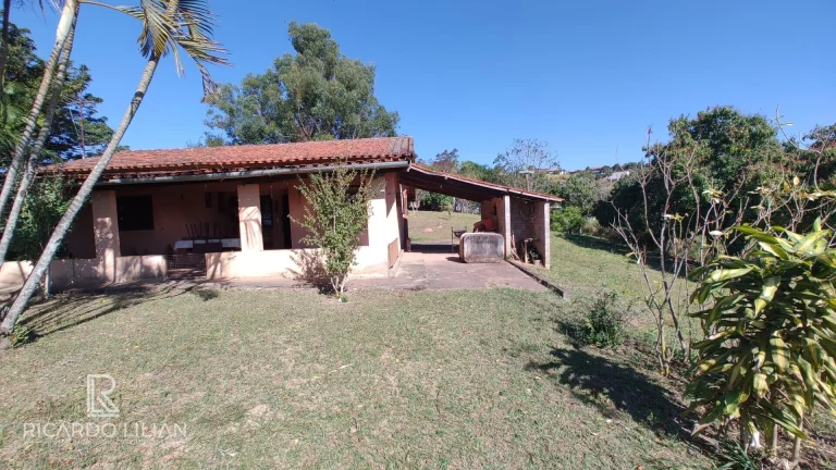 Imagem Oásis de Encanto em Atibaia: Chácara com Casa Aconchegante e Potencial Incrível!