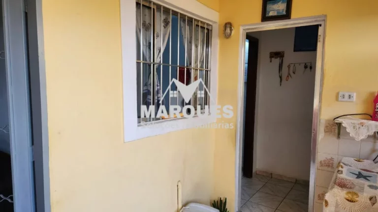 Imagem Oportunidade Ter. de 250m² com 2 Casas no Jd. Campos Verdes