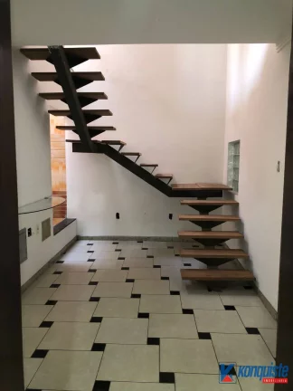 Imagem VENDO CASA DE 7/4 SENDO TRÊS COM SUÍTE NA CIDADE NOVA
