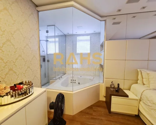 Imagem O Apartamento é composto por: Suíte master com 40,84m² contendo amplo closet e banheira. Aquecime...